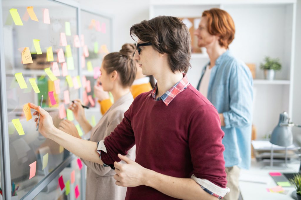 Managers organizing work